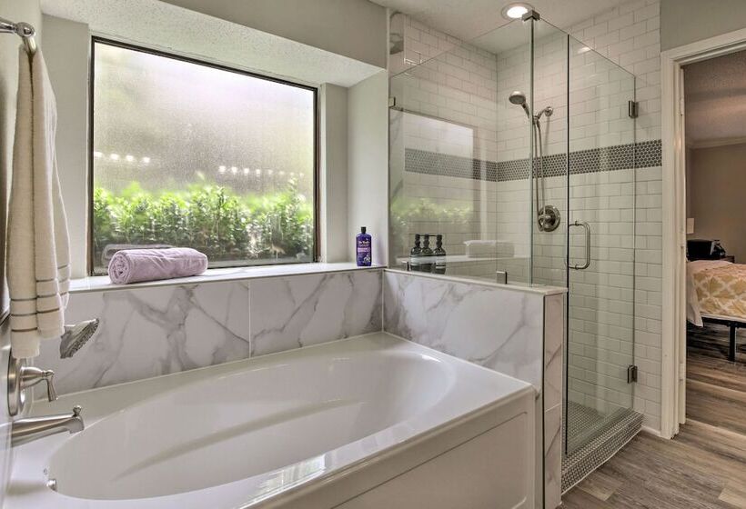 Convenient Allen Retreat, 2 Mi To Downtown!