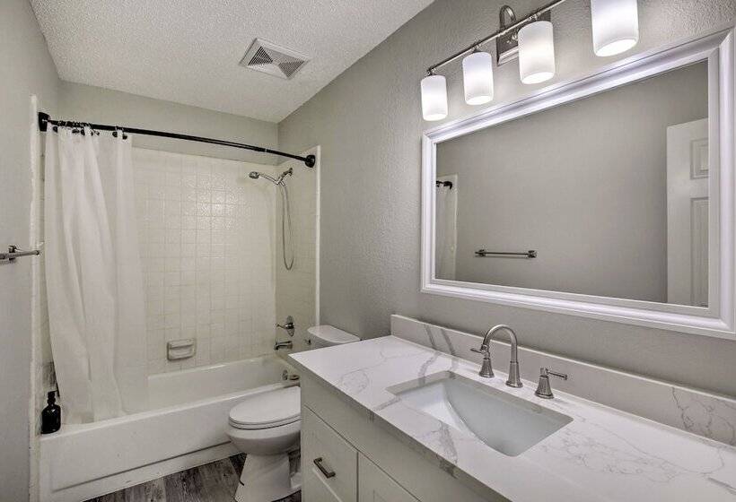 Convenient Allen Retreat, 2 Mi To Downtown!