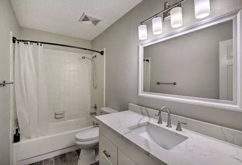 Convenient Allen Retreat, 2 Mi To Downtown!