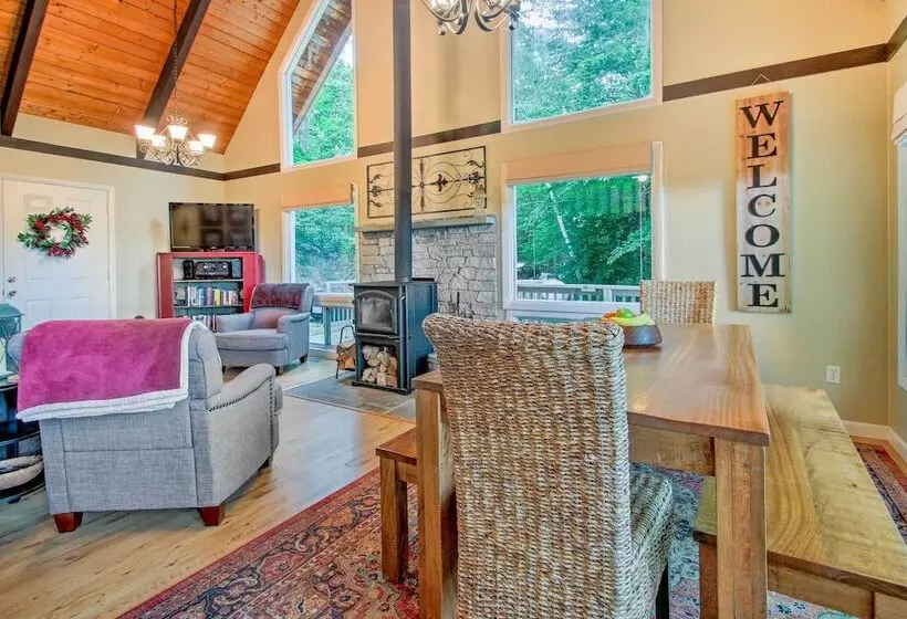 Conway Area Chalet W/ Mountain Views & Fire Pit!