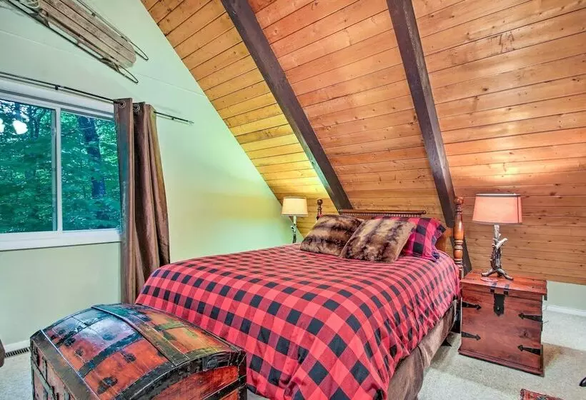 Conway Area Chalet W/ Mountain Views & Fire Pit!