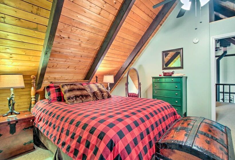 Conway Area Chalet W/ Mountain Views & Fire Pit!