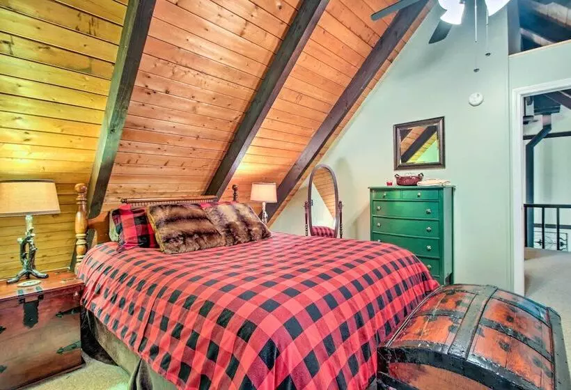 Conway Area Chalet W/ Mountain Views & Fire Pit!