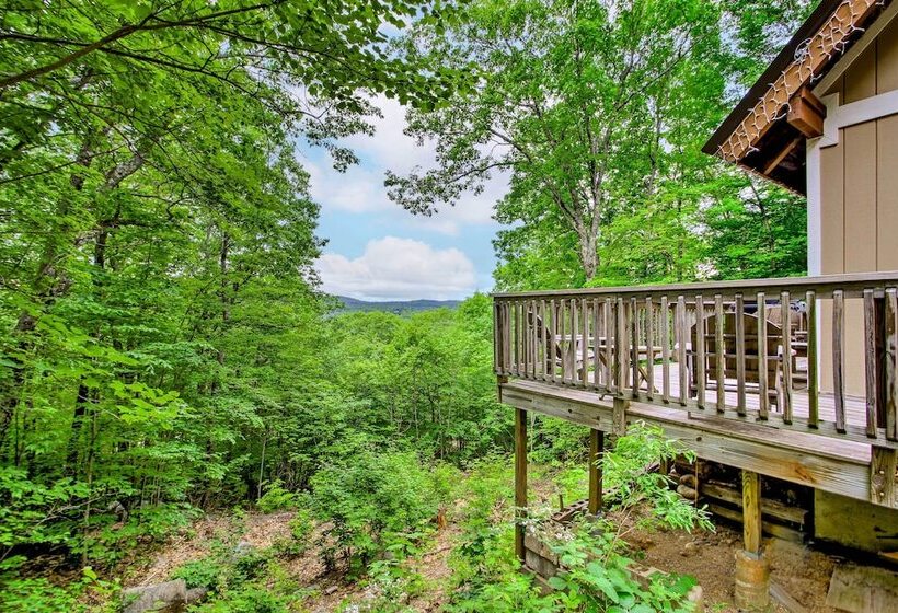 Conway Area Chalet W/ Mountain Views & Fire Pit!