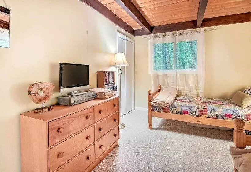 Conway Area Chalet W/ Mountain Views & Fire Pit!