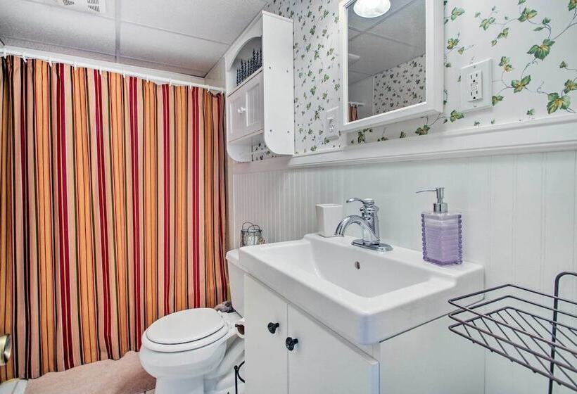 Conway Area Chalet W/ Mountain Views & Fire Pit!