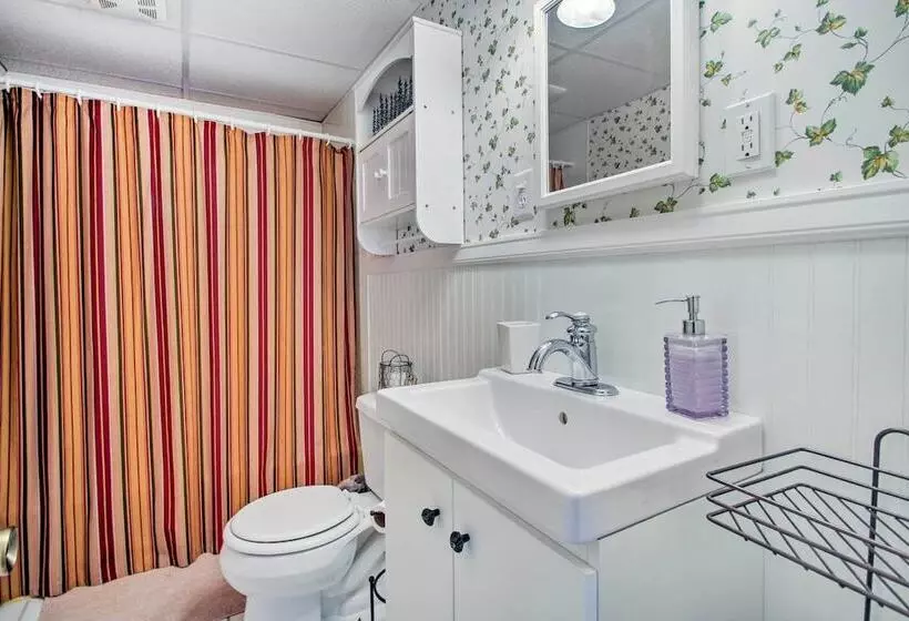 Conway Area Chalet W/ Mountain Views & Fire Pit!