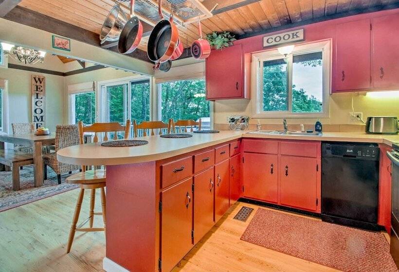 Conway Area Chalet W/ Mountain Views & Fire Pit!