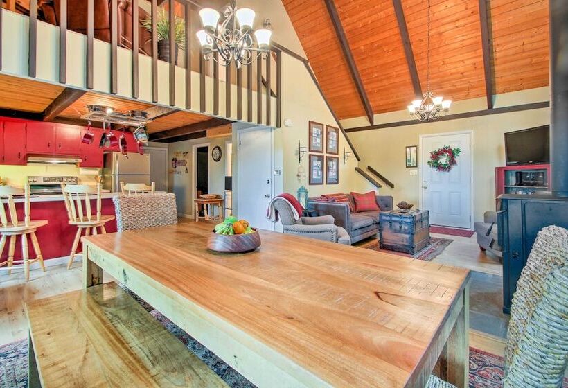 Conway Area Chalet W/ Mountain Views & Fire Pit!