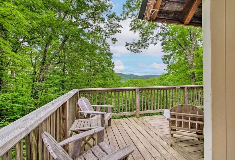 Conway Area Chalet W/ Mountain Views & Fire Pit!