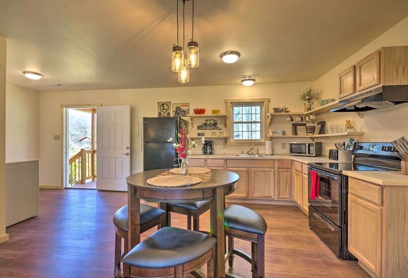 Cozy Bryson City Cabin 5 Miles To Downtown!