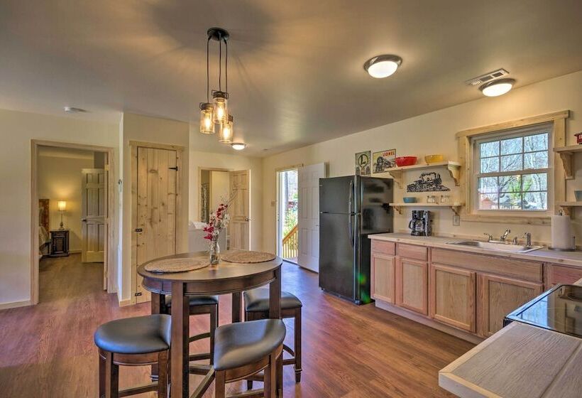 Cozy Bryson City Cabin 5 Miles To Downtown!