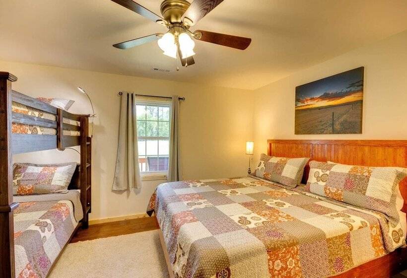 Cozy Bryson City Cabin 5 Miles To Downtown!