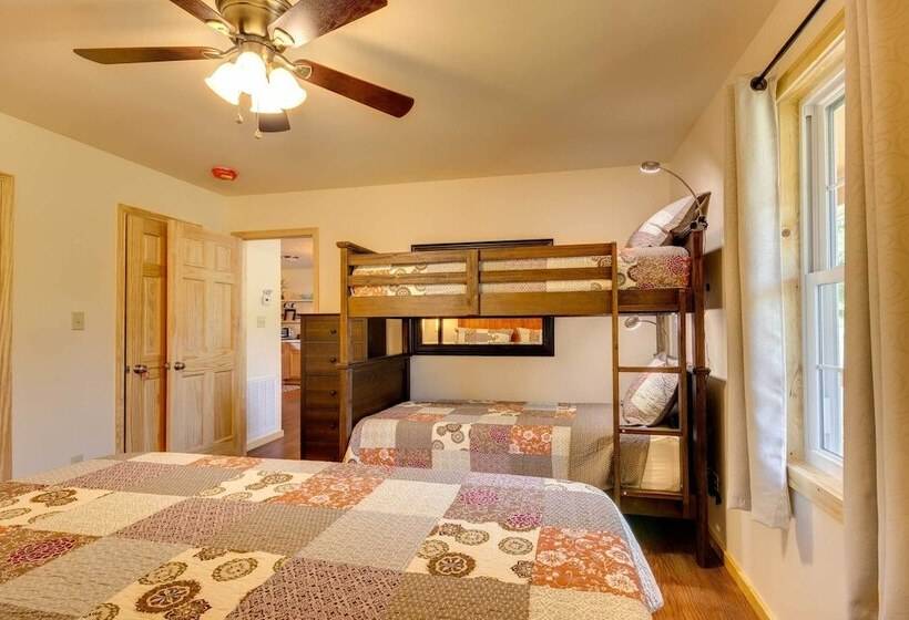 Cozy Bryson City Cabin 5 Miles To Downtown!