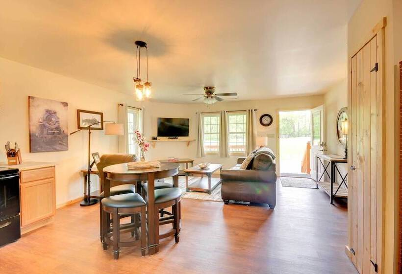 Cozy Bryson City Cabin 5 Miles To Downtown!