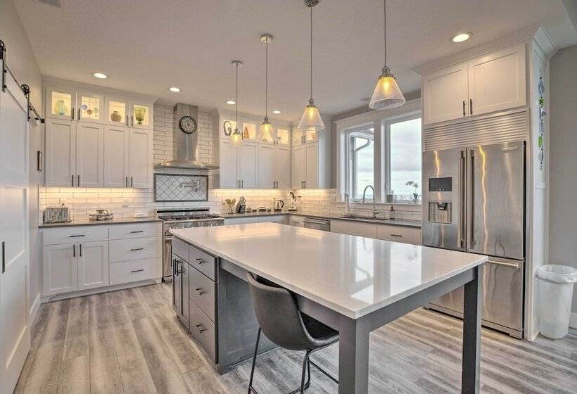 Cozy Depoe Bay Home < 1 Mi To Pirate Cove!