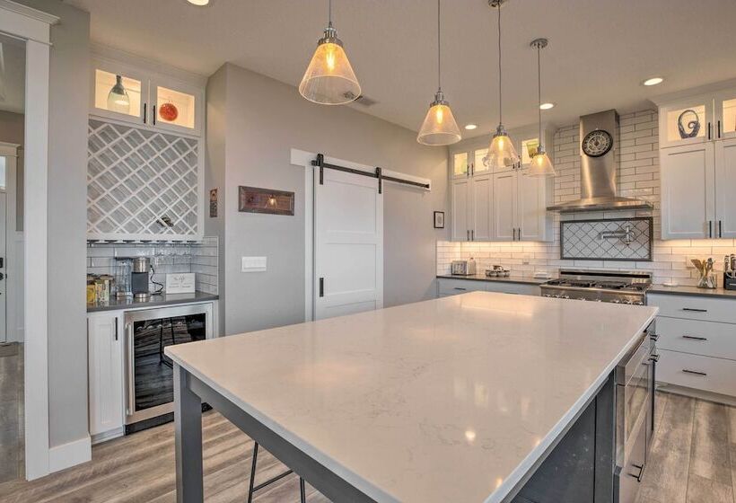 Cozy Depoe Bay Home < 1 Mi To Pirate Cove!