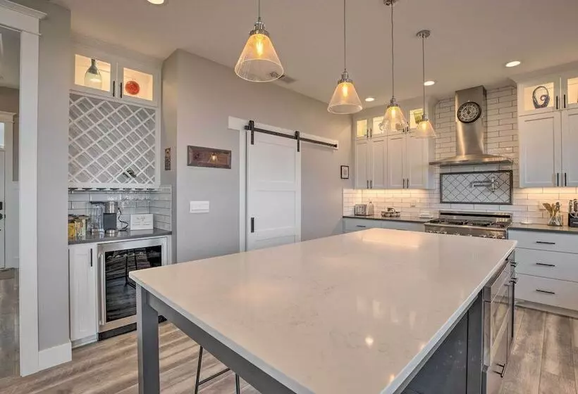 Cozy Depoe Bay Home < 1 Mi To Pirate Cove!