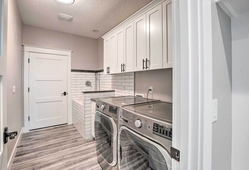 Cozy Depoe Bay Home < 1 Mi To Pirate Cove!