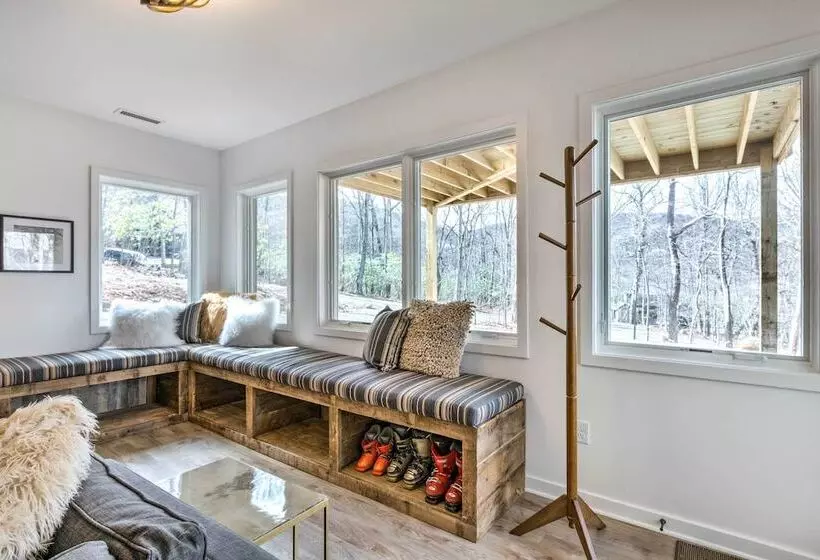 Designer Home W/ Fire Pit ~ 70 Steps To Slopes!