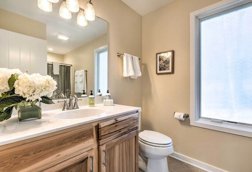 Designer Home W/ Fire Pit ~ 70 Steps To Slopes!