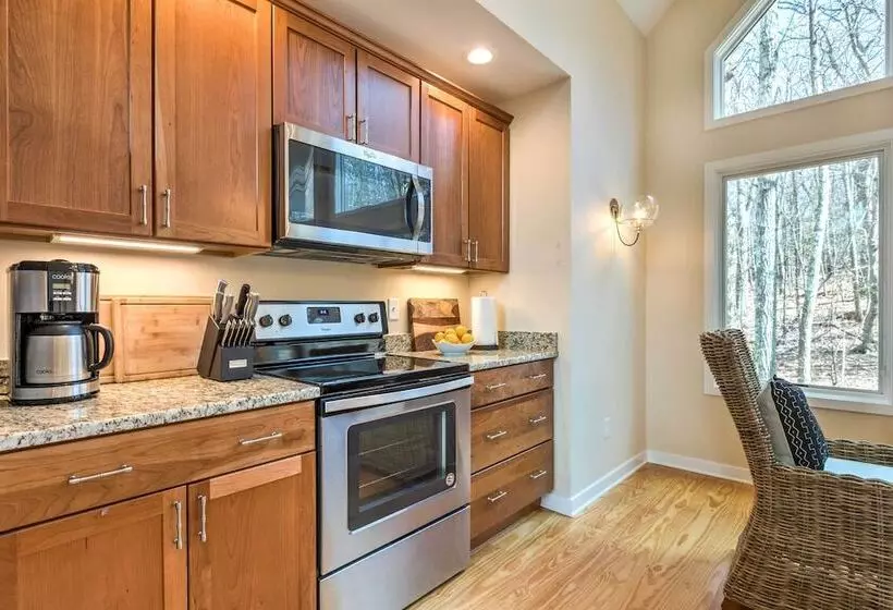 Designer Home W/ Fire Pit ~ 70 Steps To Slopes!