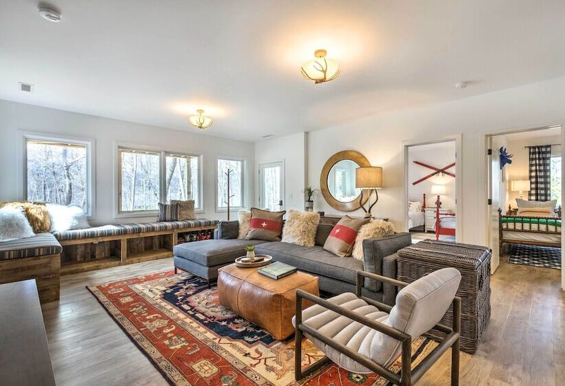 Designer Home W/ Fire Pit ~ 70 Steps To Slopes!