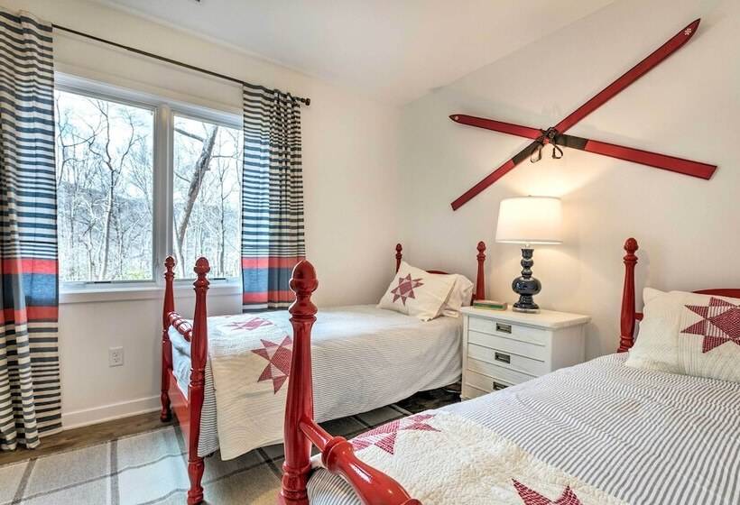 Designer Home W/ Fire Pit ~ 70 Steps To Slopes!