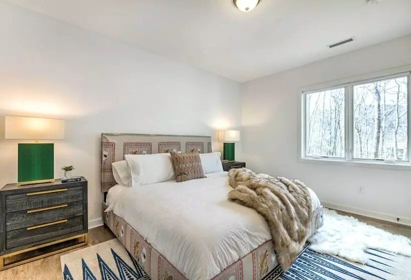 Designer Home W/ Fire Pit ~ 70 Steps To Slopes!
