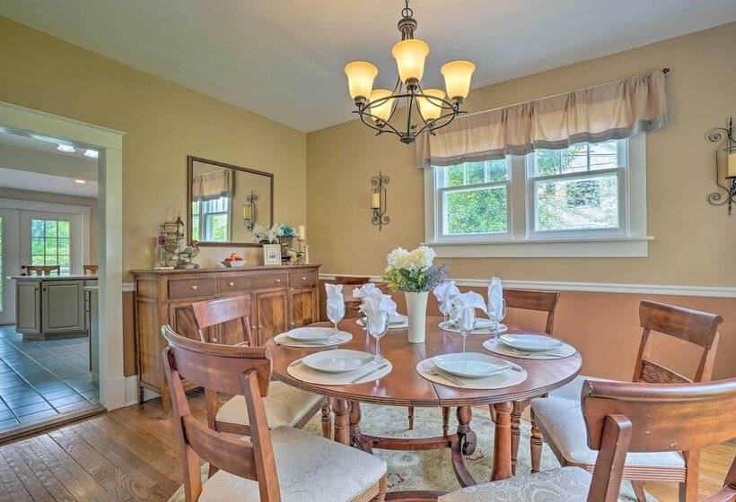 Elegant Charles Town Home: Grill, Walk Dtwn!