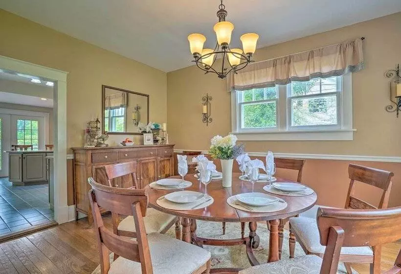 Elegant Charles Town Home: Grill, Walk Dtwn!
