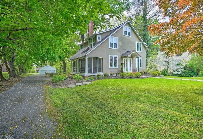 Elegant Charles Town Home: Grill, Walk Dtwn!