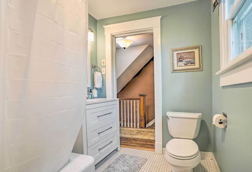 Elegant Charles Town Home: Grill, Walk Dtwn!