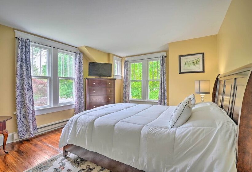 Elegant Charles Town Home: Grill, Walk Dtwn!