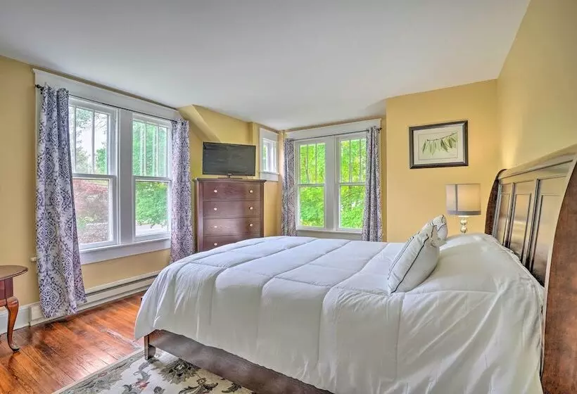 Elegant Charles Town Home: Grill, Walk Dtwn!