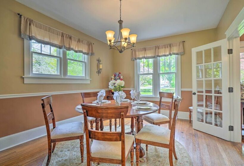 Elegant Charles Town Home: Grill, Walk Dtwn!