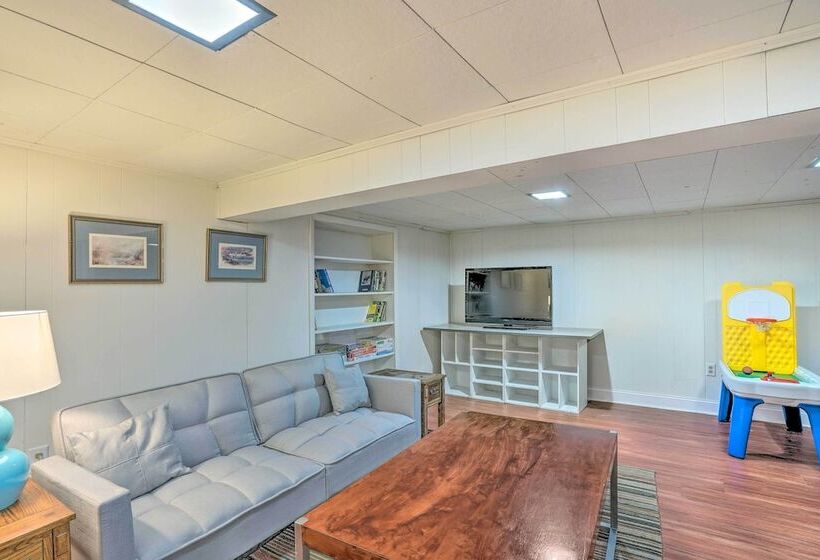 Elegant Charles Town Home: Grill, Walk Dtwn!