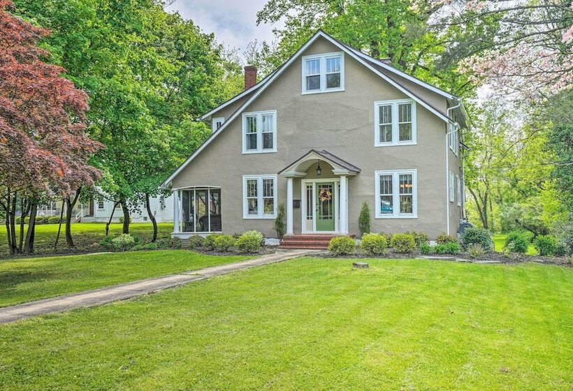 Elegant Charles Town Home: Grill, Walk Dtwn!