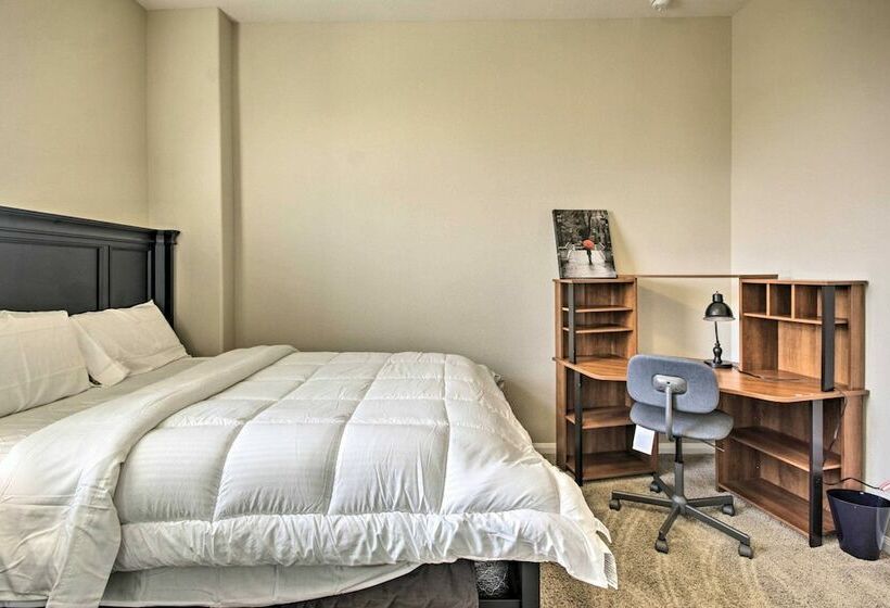 Exquisite Katy Retreat W/ Yard + Theater Room!