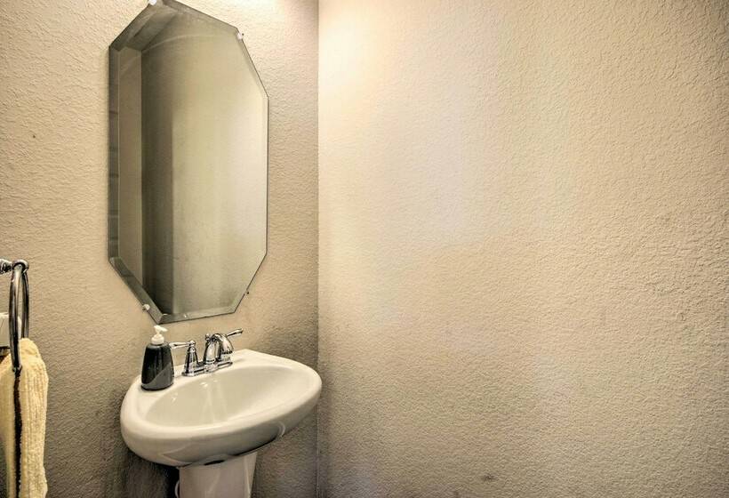 Exquisite Katy Retreat W/ Yard + Theater Room!