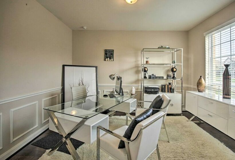 Exquisite Katy Retreat W/ Yard + Theater Room!