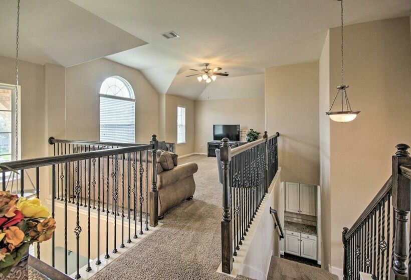 Exquisite Katy Retreat W/ Yard + Theater Room!