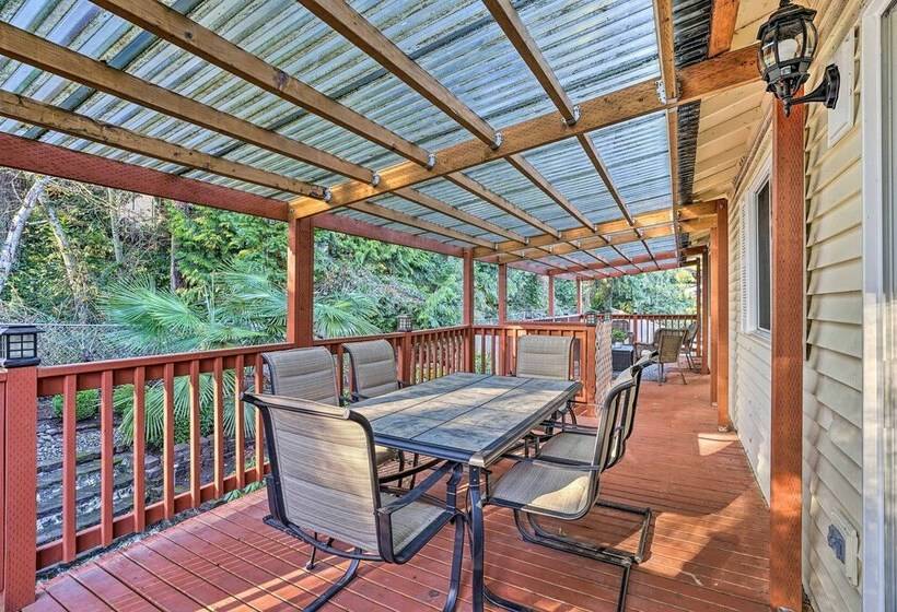 Familyfriendly Everett Home Near Puget Sound