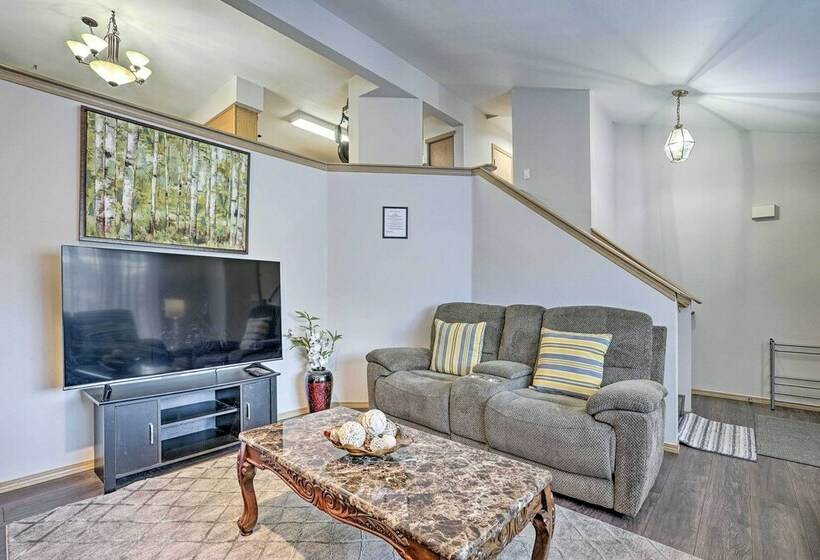 Familyfriendly Everett Home Near Puget Sound