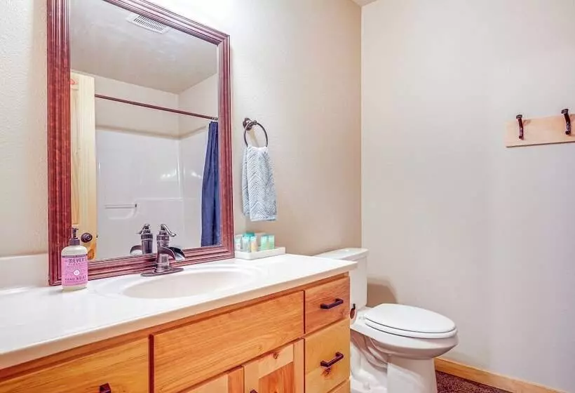 Wisconsin Cabin Hideaway: 3 Mi To Lakes