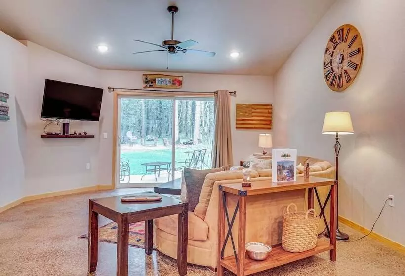 Wisconsin Cabin Hideaway: 3 Mi To Lakes