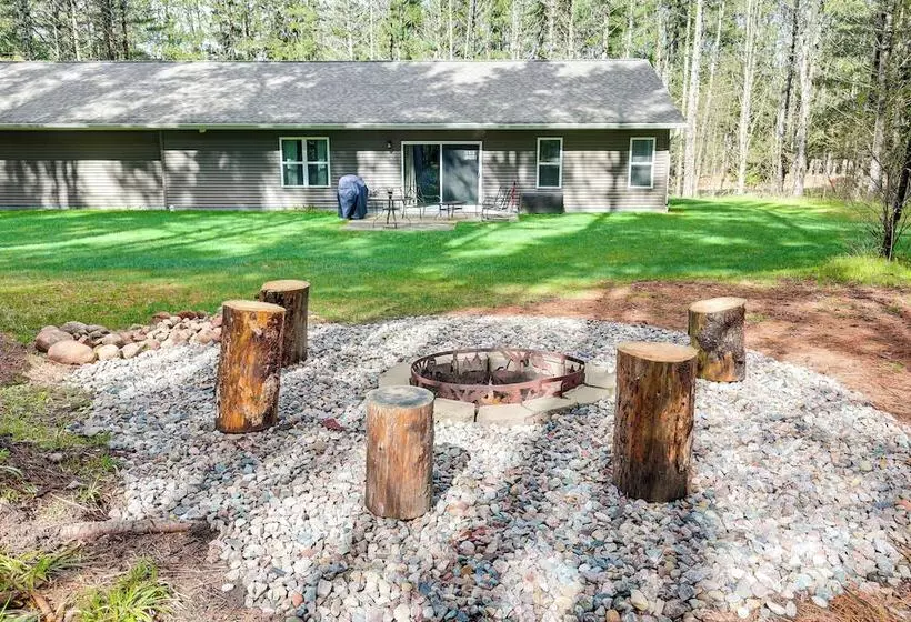 Wisconsin Cabin Hideaway: 3 Mi To Lakes