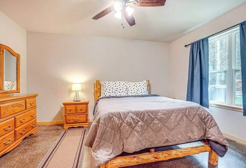 Wisconsin Cabin Hideaway: 3 Mi To Lakes