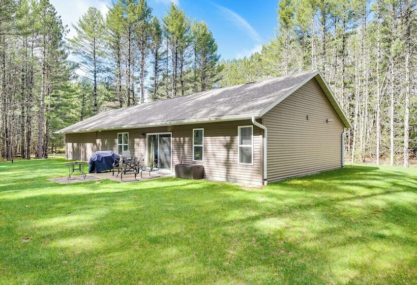 Wisconsin Cabin Hideaway: 3 Mi To Lakes