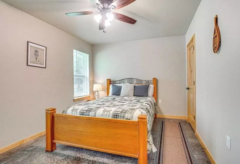 Wisconsin Cabin Hideaway: 3 Mi To Lakes